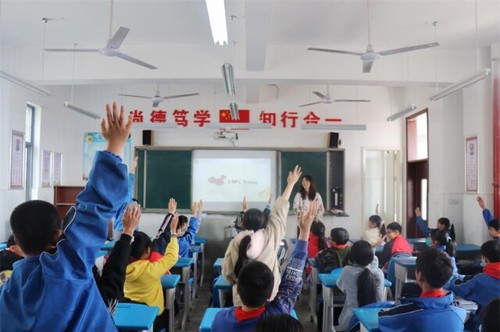 BOYU.COM:一堂别开生面的“双语”思政课