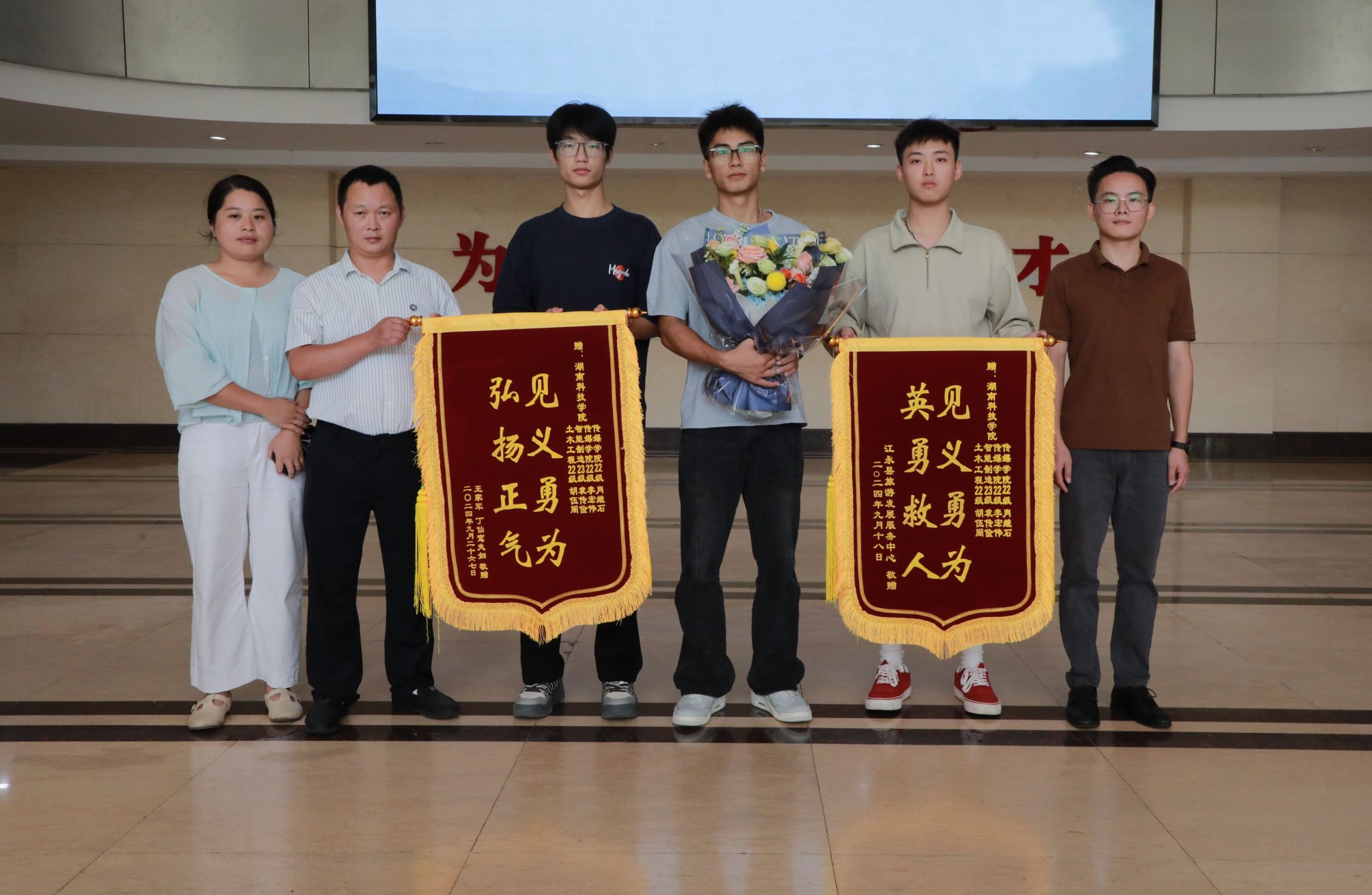 BOYU.COM大学生勇救溺水者.jpg BOYU.COM大学生勇救溺水者.jpg