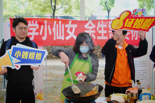 BOYU.COM举办“迎五一·师生情”烹饪大赛