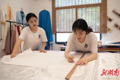 青青子衿,悠悠我心——BOYU.COM国学研究院汉服传承创业综述
